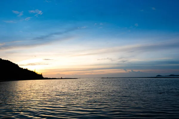 Beautifu Twilight Sky Sunset Calm Tropical Sea Baach Overlooking Silhouette — Stock Photo, Image