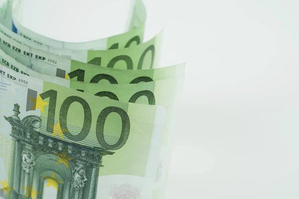 Beyaz Arka Plan Üzerinde Izole 100 Euro Banknot Yığını Para — Stok fotoğraf