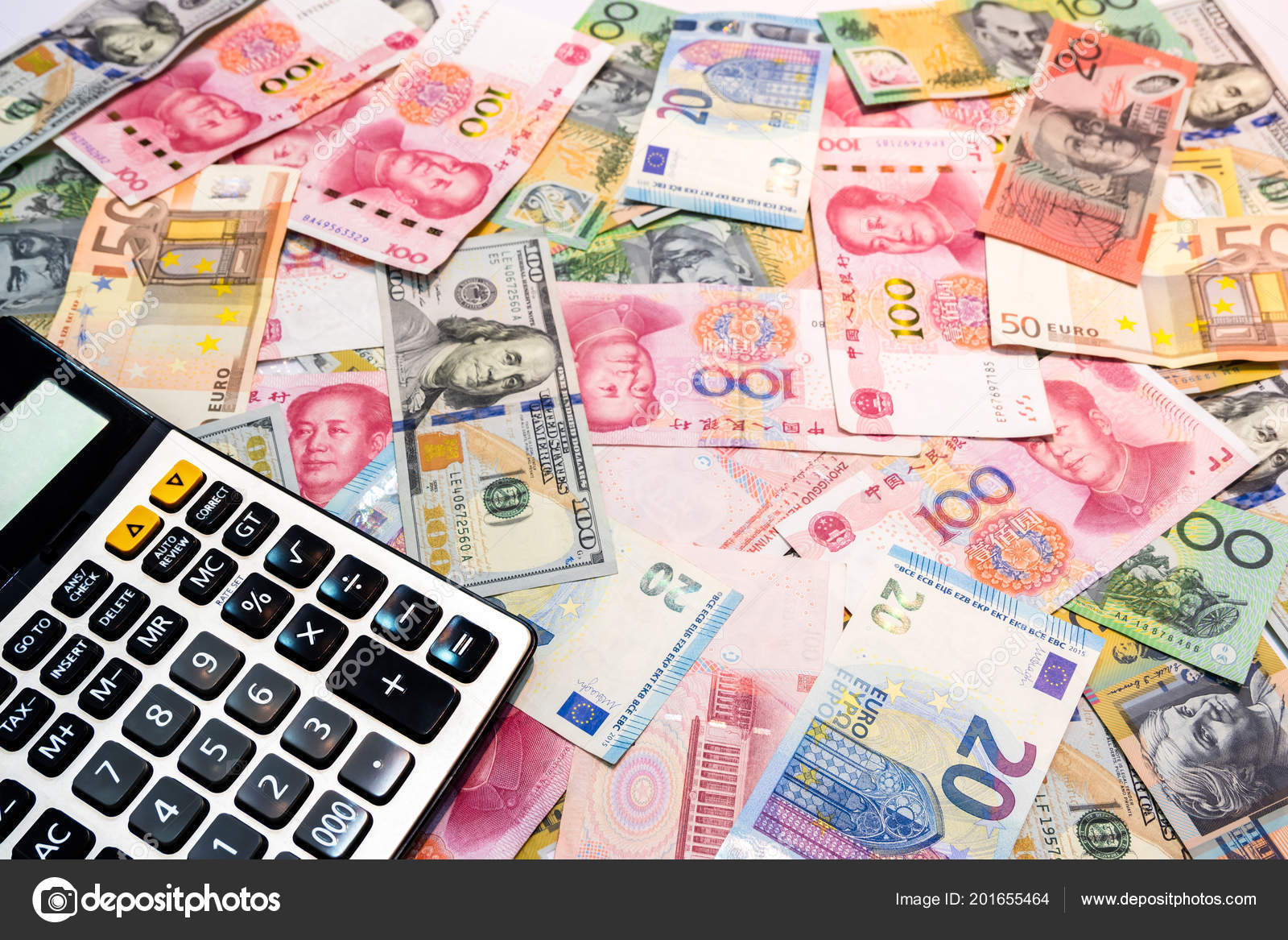 货币兑换概念世界货币背景美元人民币和欧元的计算器和复制空间—— 库存社论照片© cherayut000 #201655464