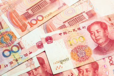 Birçok yüz Çin yuan banknotlar, arka plan olarak Çin para birimi.