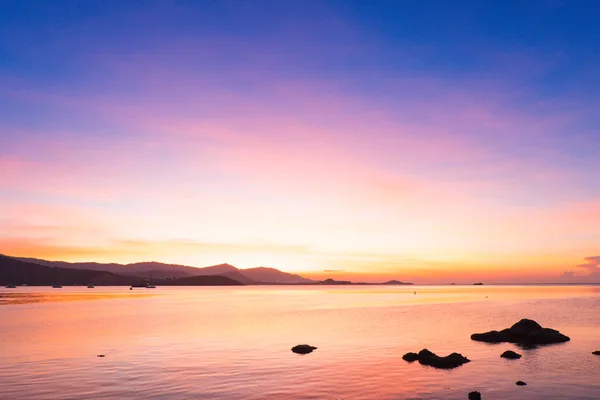 Farbenfroher Dramatischer Sonnenuntergang Und Sonnenaufgang Mit Orangefarbener Dämmerung Und Blauem — Stockfoto