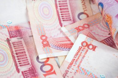 Closeup Çin yuan faturaları. Yuan Çin, seçici odak birimidir yüz Çin yuan banknot para arka plan için yığını üzerinde.