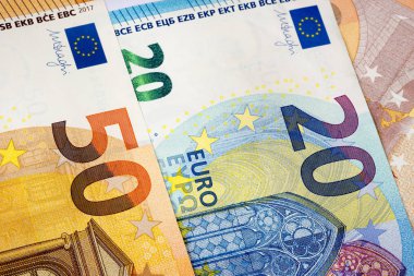 20 ve 50 euro banknot closeup para arka plan olarak. Euro para birimi ikinci en büyük rezerv ve genellikle ödeme olarak kabul değişimi için dünya ticareti. Ekonomi kavramı.