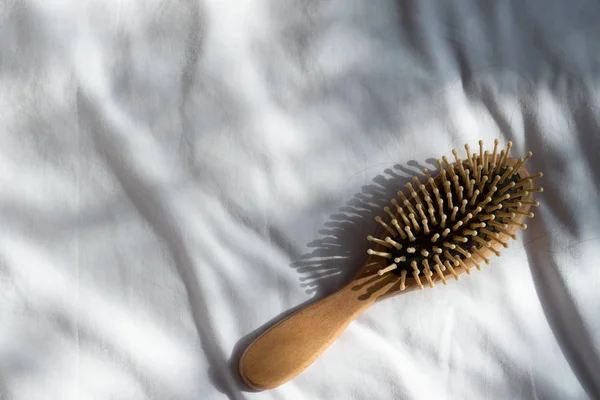 Spadek Włosów Problem Utraty Włosów Drewniane Brązowy Grzebień Wypadaniem Włosów — Zdjęcie stockowe