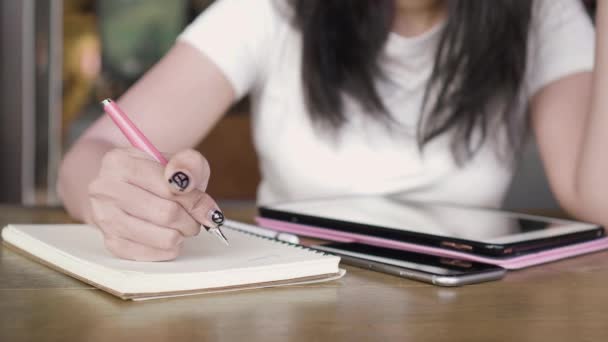 Close Woman Hand Writing Her Idea Content Notebook Pen Wooden — Stock Video