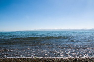 Gölün sessiz dalgaları