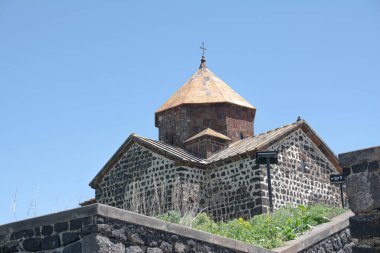 Sevan Gölü kıyısında St. Arakelots ve St. Astvatsatsin kiliseleri olan manastır kompleksi.