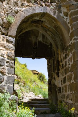 Amberd Kalesi 'nin ana kapısı.