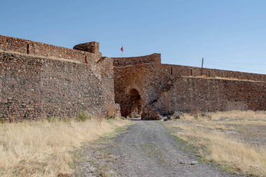 Ana giriş ve kale duvarı. Kale büyük duvar
