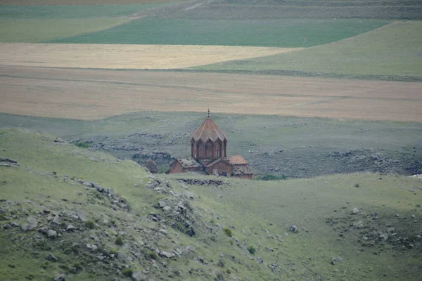 Вірменська Апостольська Церква Серед Гір — стокове фото