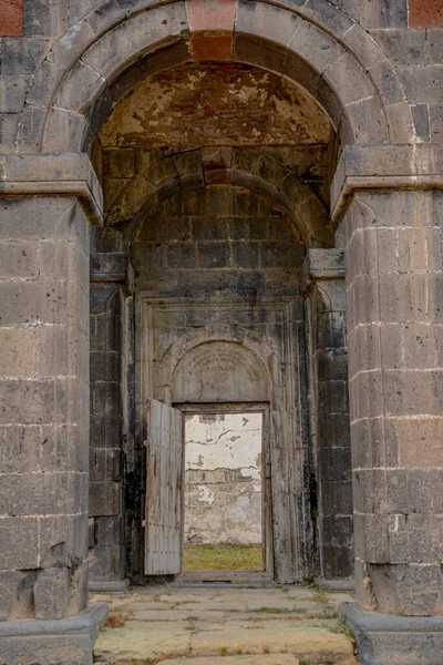 Porta Aberta Antiga Igreja — Fotografia de Stock