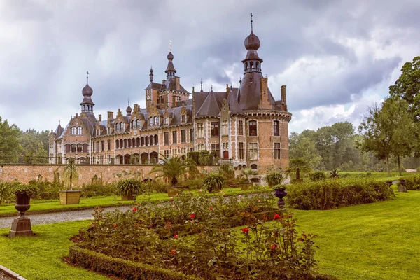世紀にルネサンス様式で再建されたフランダース ベルギー Ooidonk 中世の城 — ストック写真