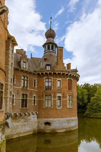 世紀にルネサンス様式で再建されたフランダース ベルギー Ooidonk 中世の城 — ストック写真