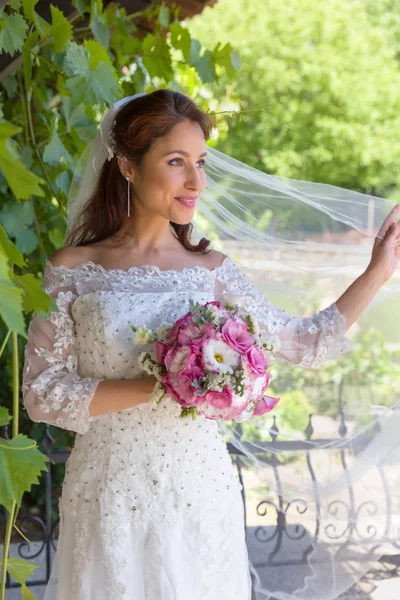 Stunning Young Bride Posing Green Summer Garden — Stock Photo, Image