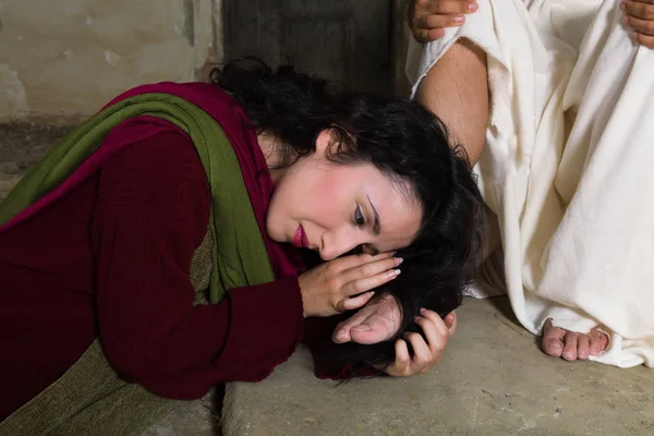 Marie Magdalena Pláče Hanby Balzamování Ježíšových Nohou — Stock fotografie