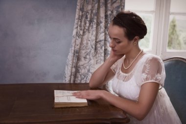 Vintage Bayan kitap okuma