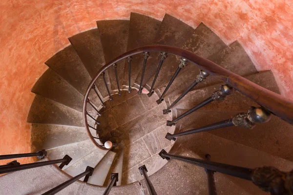 Spiralne schody widok z góry — Zdjęcie stockowe