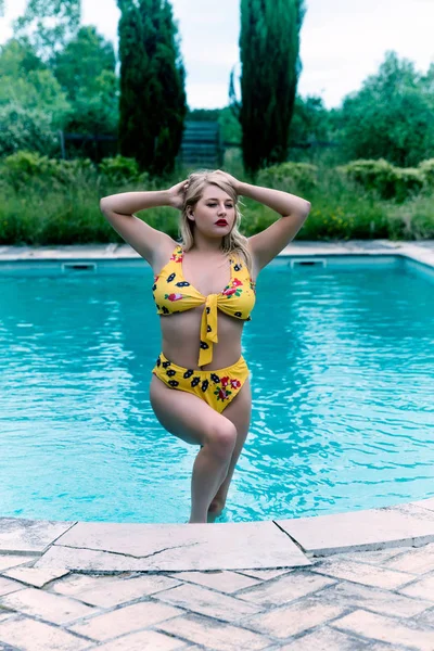 Yellow bikini — Stock Photo, Image