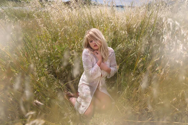 Young woman enjoying nature in sheer dress — 스톡 사진