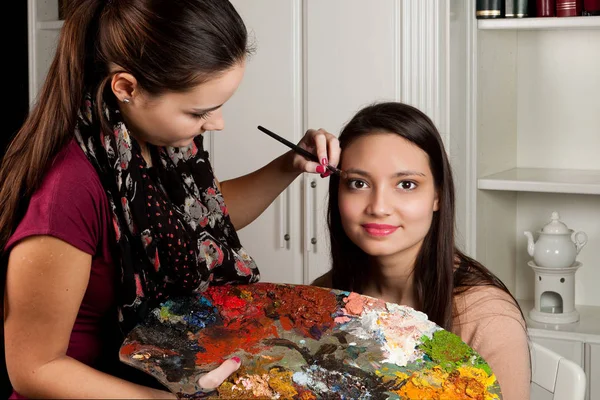 Paleta del pintor y arte del maquillaje — Foto de Stock