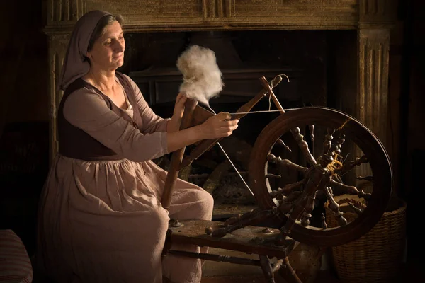 Spinning donna — Foto Stock