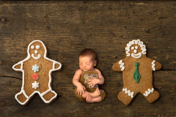 Bebé con padres de jengibre — Foto de Stock