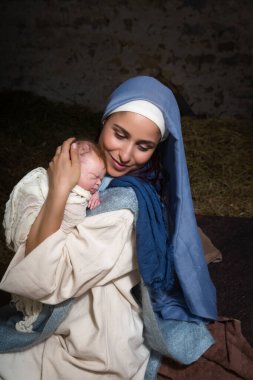 Mutlu Meryem Ana ve bebek İsa