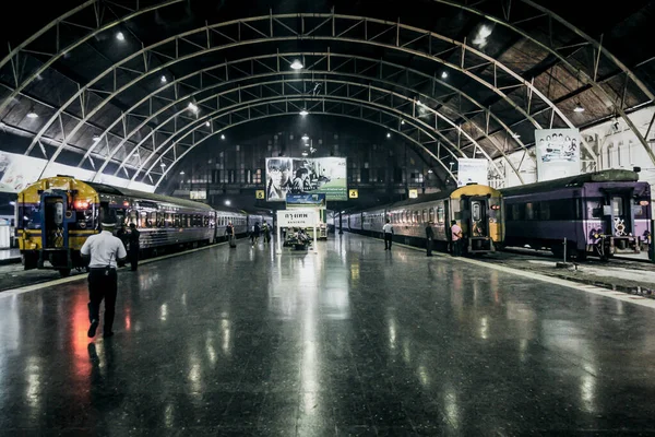 Bangkoks Järnvägsstation Natten — Stockfoto