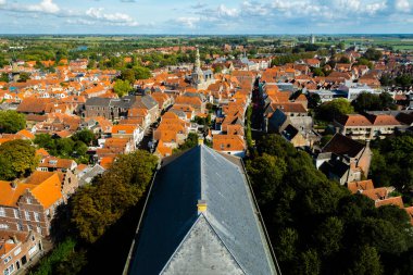 Zierikzee, Eylül 2018: Hollanda 'nın Zeeland kentindeki Zierikzee kentinin silueti