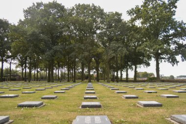 Langemark, Belçika, Ağustos 2018, Alman savaş mezarlığı Alman Soldatenfriedhof.