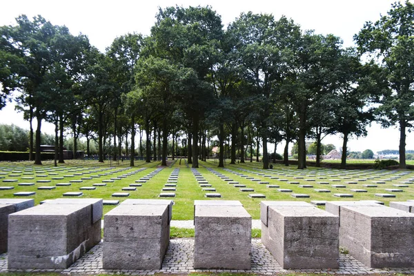 Langemark Belgia Sierpień 2018 Niemiecki Cmentarz Wojenny Deutscher Soldatenfriedhof — Zdjęcie stockowe