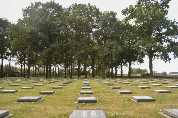 Langemark Bélgica Agosto 2018 Cemitério Guerra Alemão Deutscher Soldatenfriedhof — Fotografia de Stock