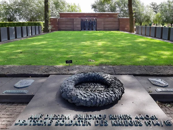 2018年8月 ベルギーのラングマーク ドイツの戦争墓地 ドイツのSoldatenfriedhof — ストック写真