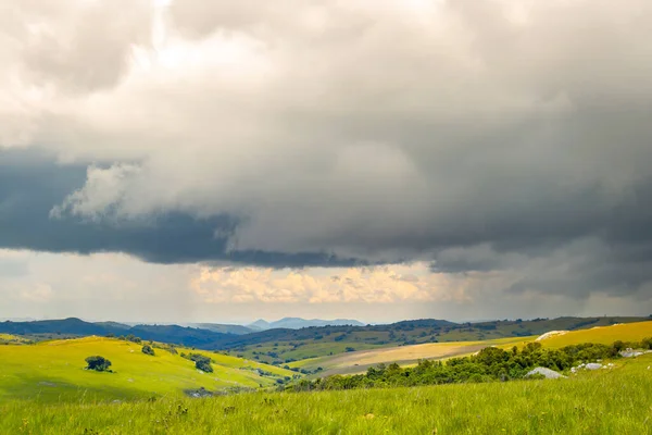 Dramatiskt Landskap Och Böljande Kullar Åskmoln Nyika Nationalpark Malawi Afrika — Stockfoto