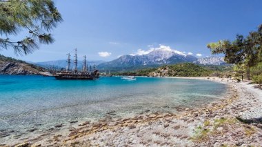 Tahtalı Dağı ve tekneli bir koy manzarası, Phaselis, Kemer, Antalya, 2019