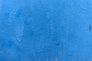 Mavi boya dokusu. Çatlak kuru boyalı eski bir duvar arkaplanı