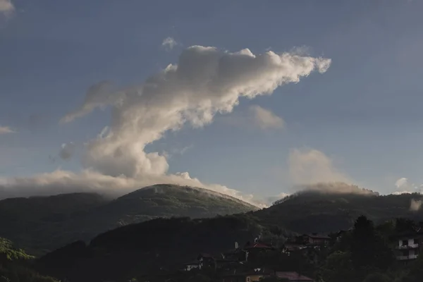 Eine Interessante Wolkenlandschaft Über Dem Osogovo Gebirge Bulgarien — Stockfoto