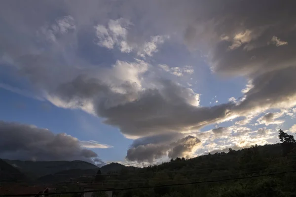 Eine Malerische Wolkenlandschaft Über Dem Osogovo Gebirge Bulgarien Bewölkte Mumie — Stockfoto