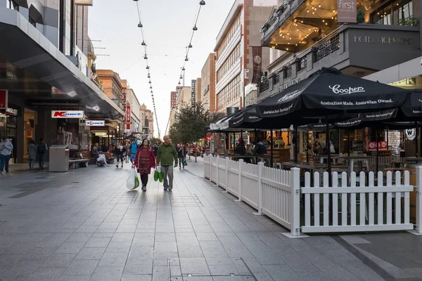 açık alışveriş merkezinde alışveriş