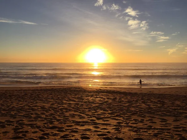 Sun rise and surfer — Stock Photo, Image