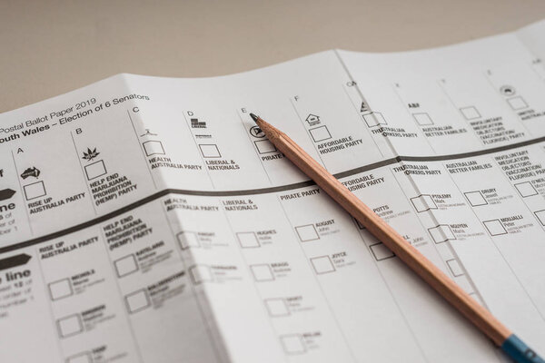 Почтовое голосование на федеральных выборах в Австралии
 