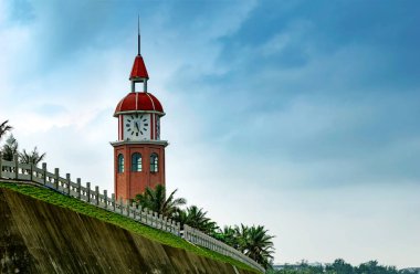 Kıyı şeridi, Haikou, Hainan, Çin yer alan antik çan kulesi.