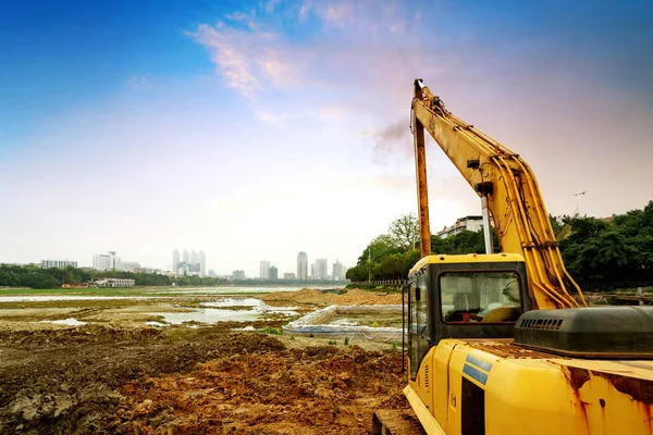 Escavadora Está Trabalhando Construção Local Escavação — Fotografia de Stock