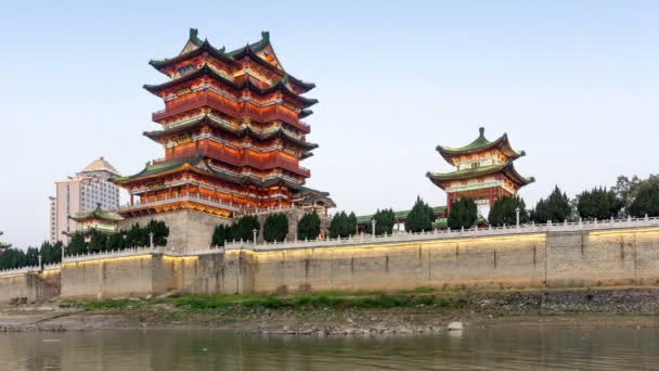 南昌滕王阁亭夜景 是中国著名的古建筑之一 延时摄影 — 图库视频影像