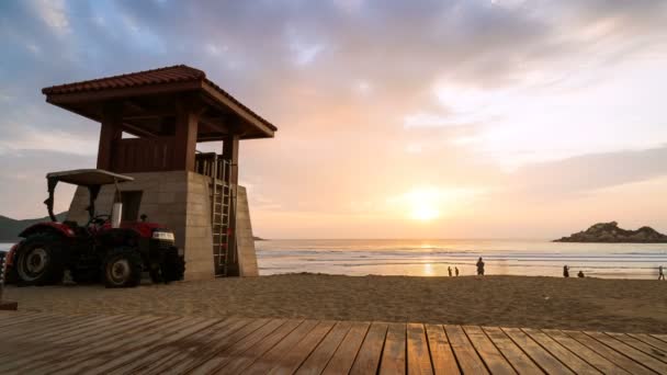 Bela Paisagem Pôr Sol Praia Céu Colorido Nuvens Dramáticas Sobre Vídeo De Stock