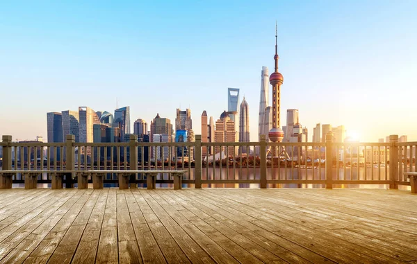 Modern Arkitektur Och Trägolv Finansdistriktet Pudong Shanghai Kina — Stockfoto