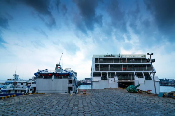 Navi Passeggeri Che Stanno Salpare — Foto Stock