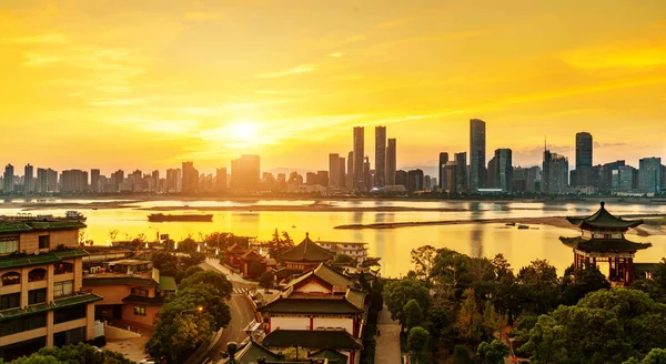 Ciudad Horizonte Bajo Cielo Del Atardecer Nanchang China — Foto de Stock