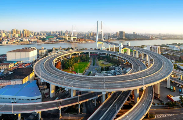 南浦大橋を特殊な方法で撮影された これも運転の光景ではありません 中国上海 — ストック写真