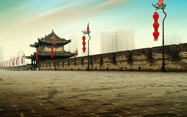 Αρχαίος Πύργος Στο Τείχος Της Πόλης Στο Κίνα — Φωτογραφία Αρχείου